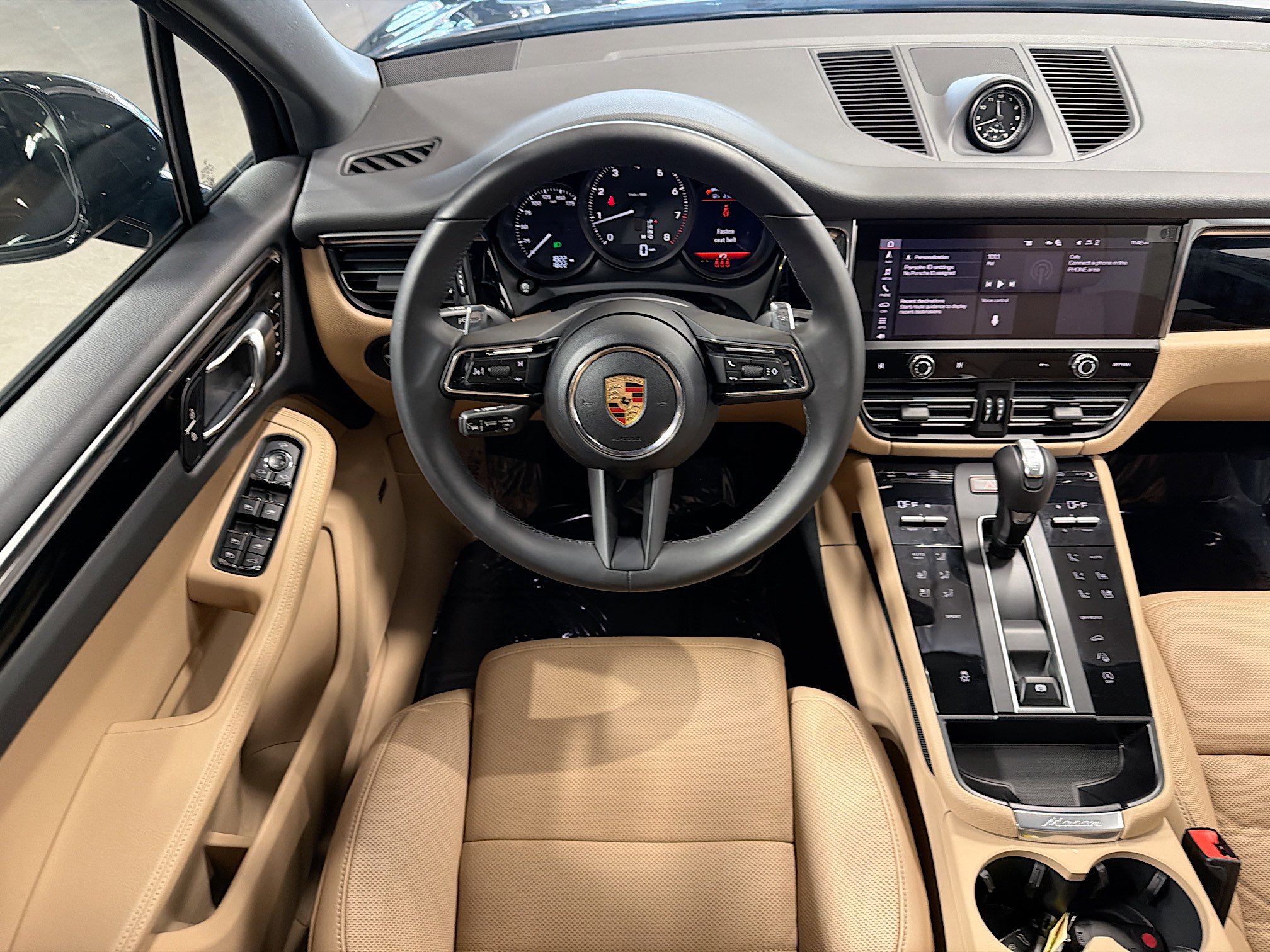 Certified 2026 Porsche Macan image 17