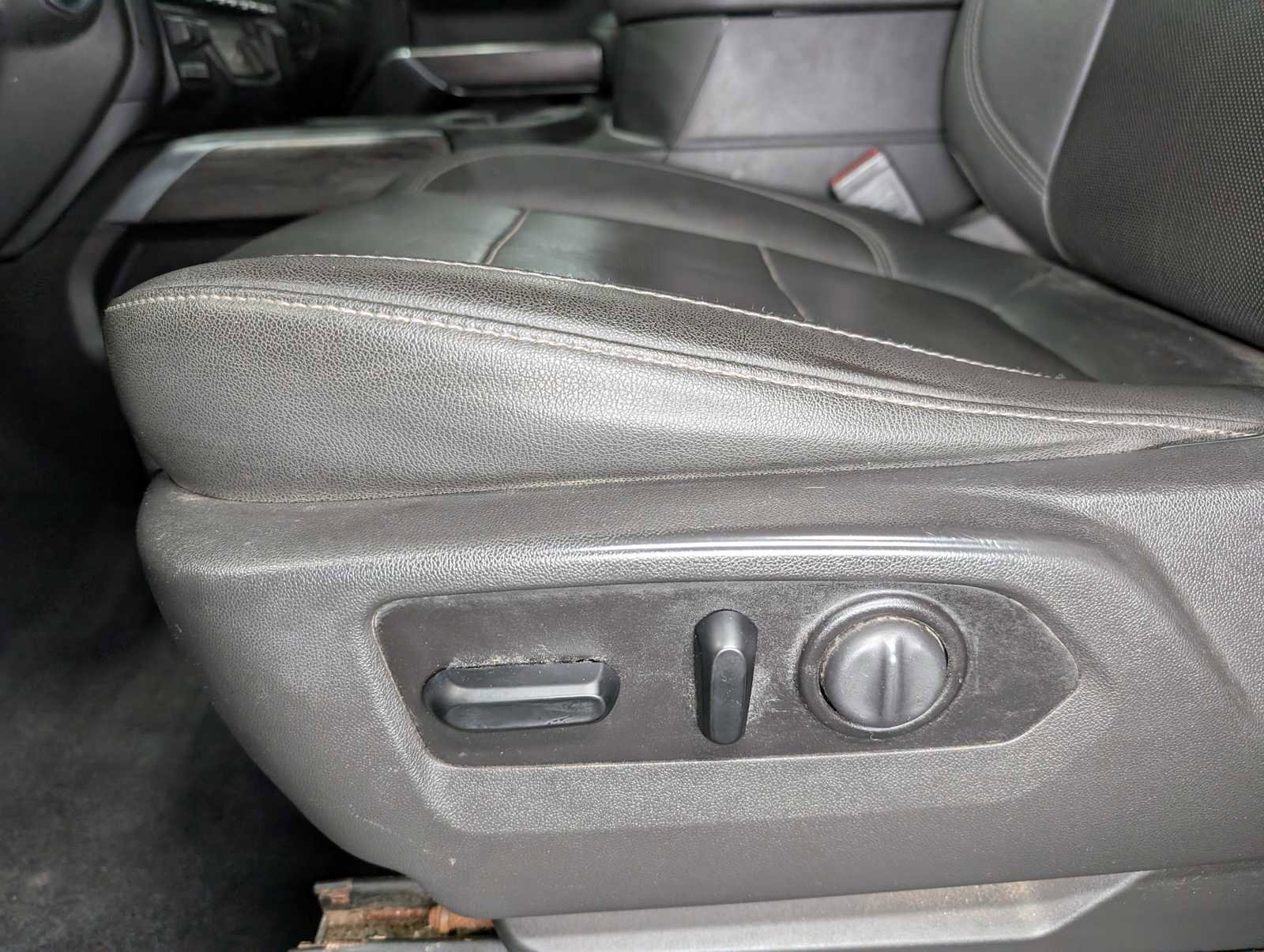 Certified 2021 Chevrolet Silverado 1500 LTZ w/ Z71 Off-Road Package image 30