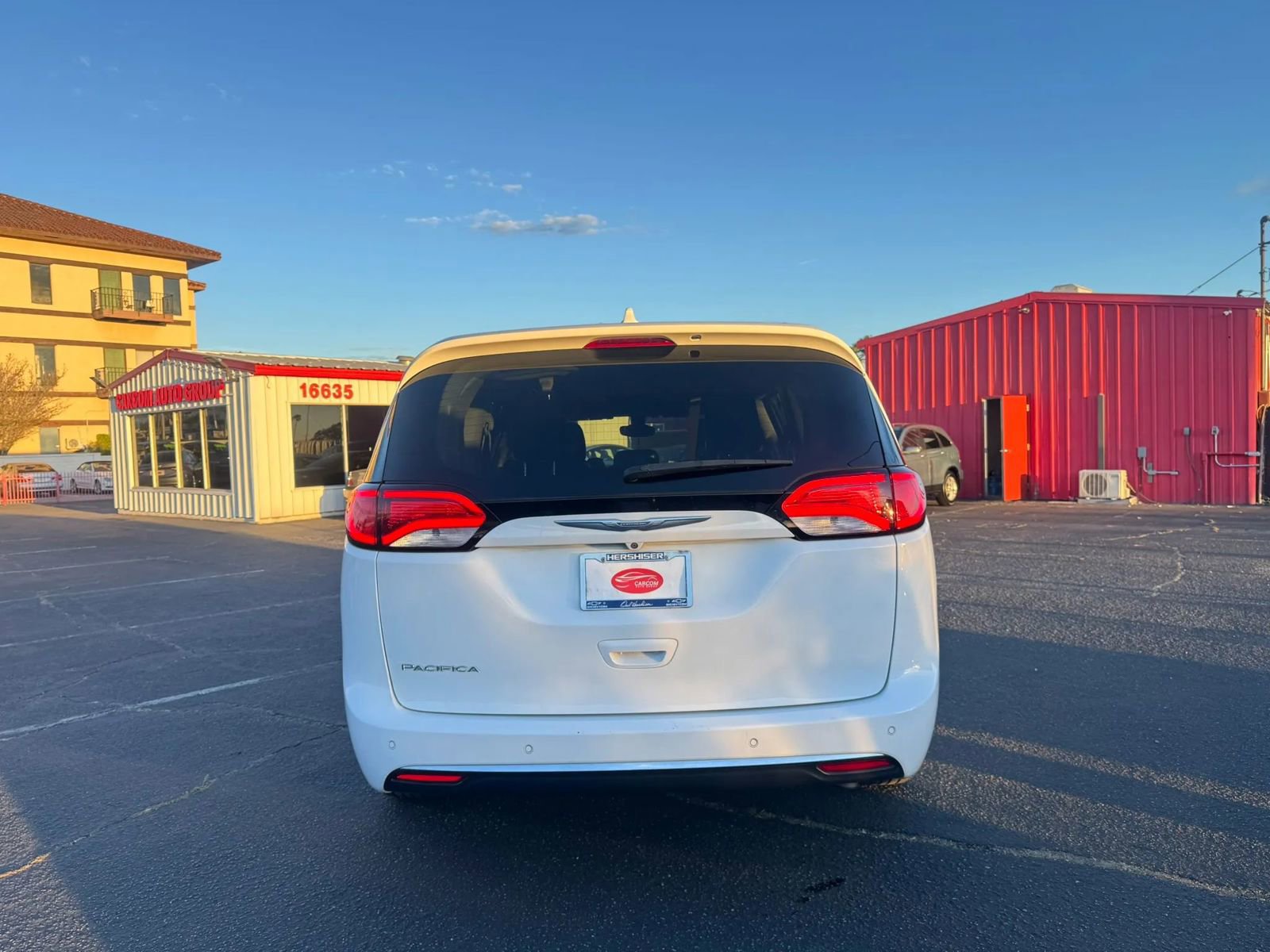 Used 2017 Chrysler Pacifica Touring-L Plus FWD image 6