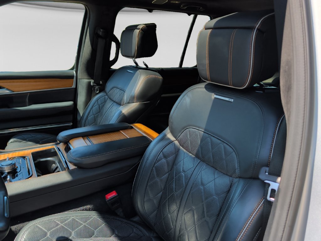 Used 2024 Jeep Grand Wagoneer L Series III AWD/4WD image 17