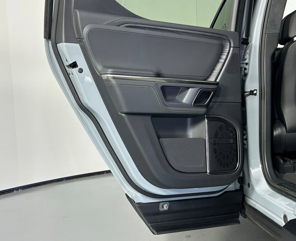 Used 2023 Rivian R1T Adventure image 16