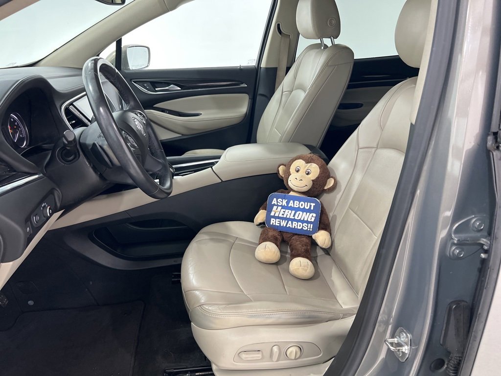 Used 2019 Buick Enclave Essence w/ LPO, Luxury Package image 17