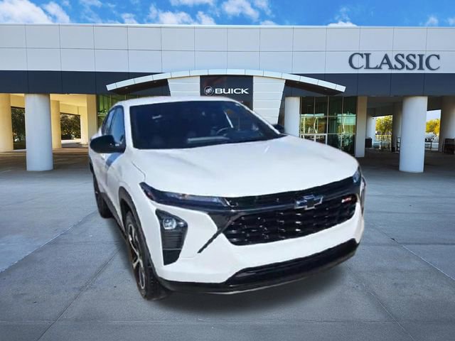 Used 2024 Chevrolet Trax RS FWD image 2