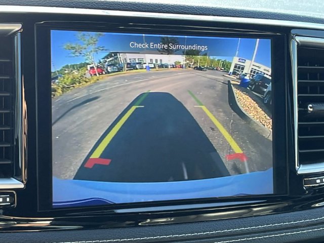Used 2025 Chrysler Pacifica Limited FWD image 34