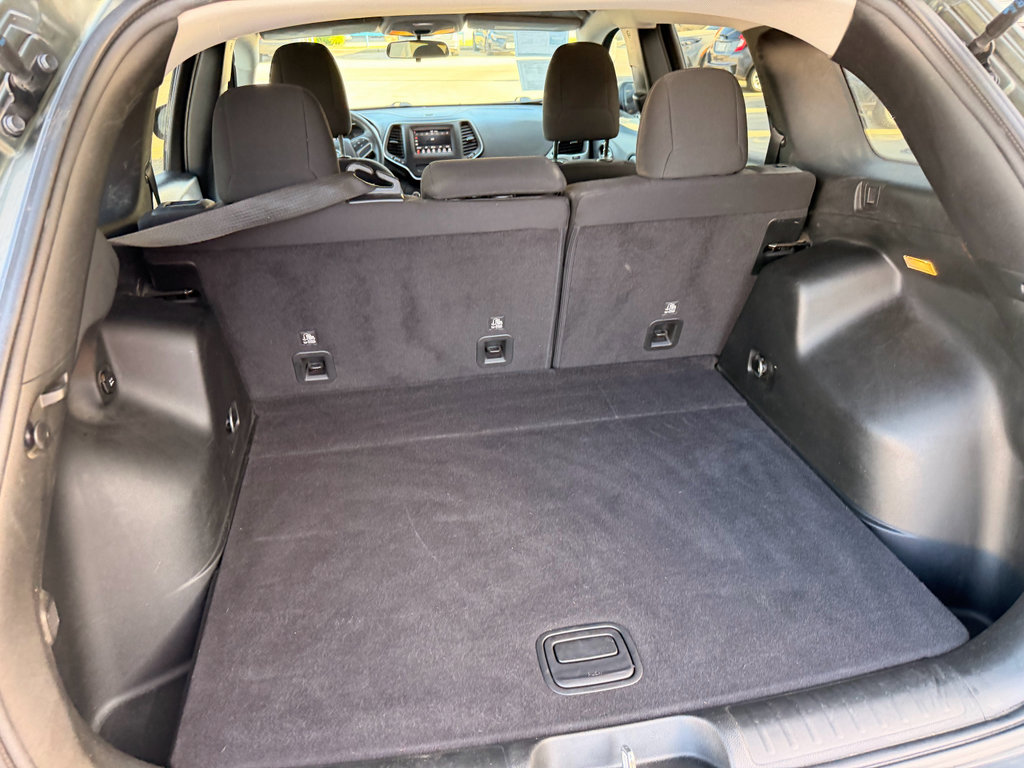 Used 2019 Jeep Cherokee Latitude w/ Popular Appearance Group image 24