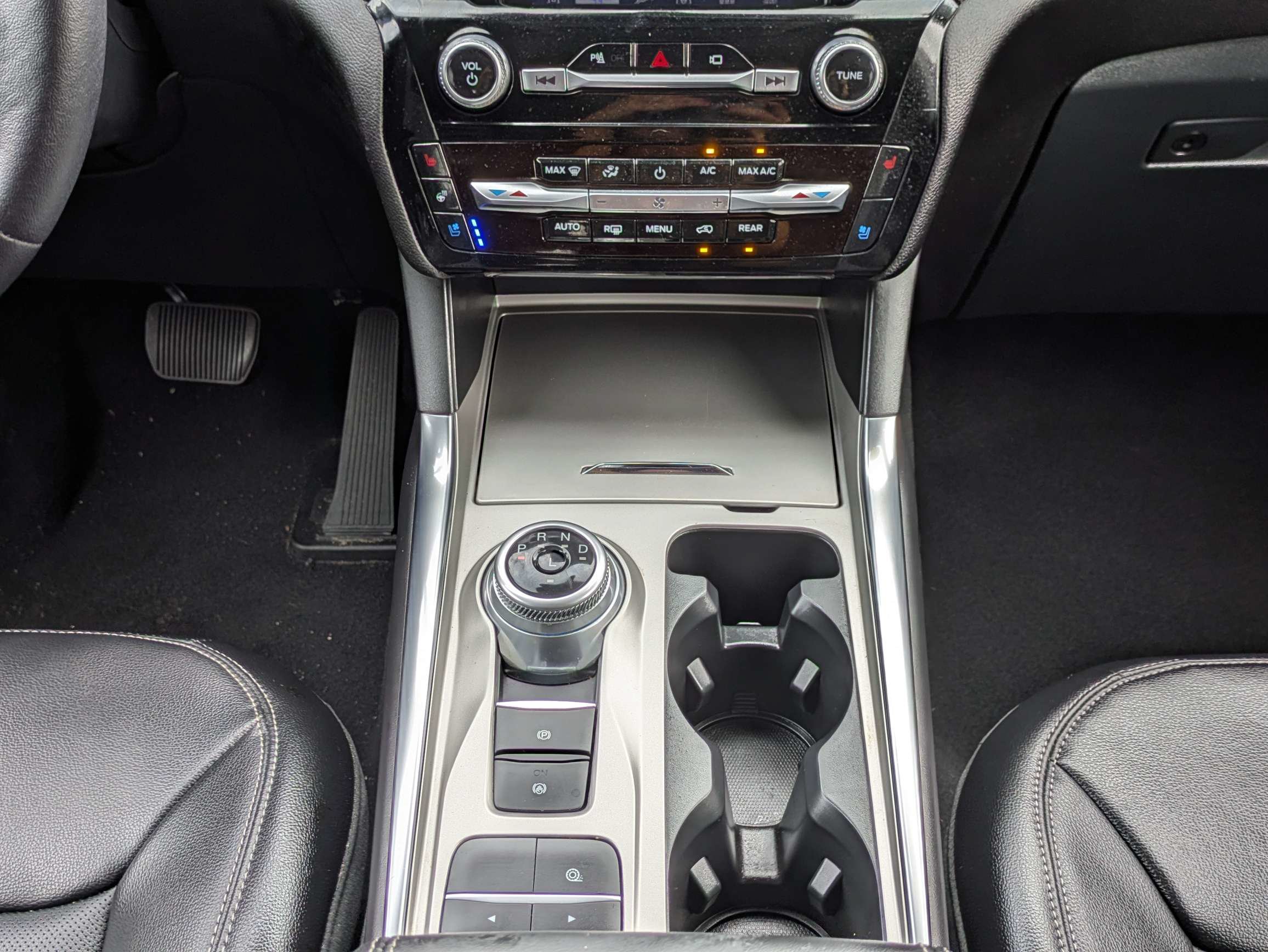 Used 2023 Ford Explorer Limited w/ Limited Technology Package RWD image 23