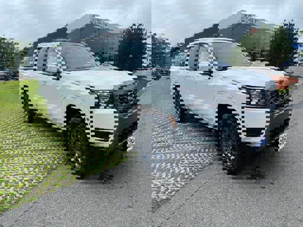 New 2025 Nissan Frontier SV