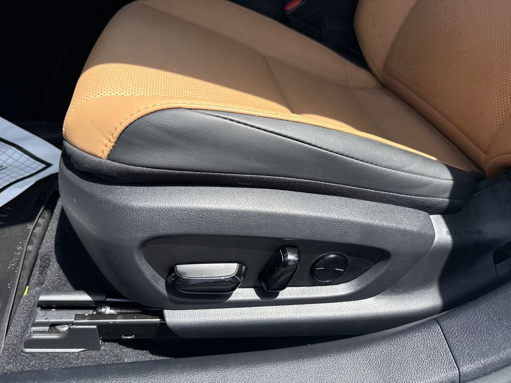 Used 2025 Lexus ES 300h w/ Premium Package FWD image 18