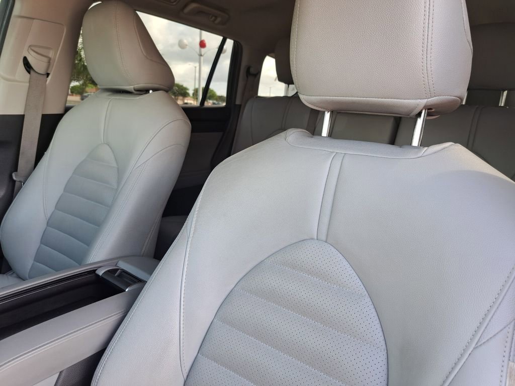 Used 2022 Toyota Highlander LE image 19