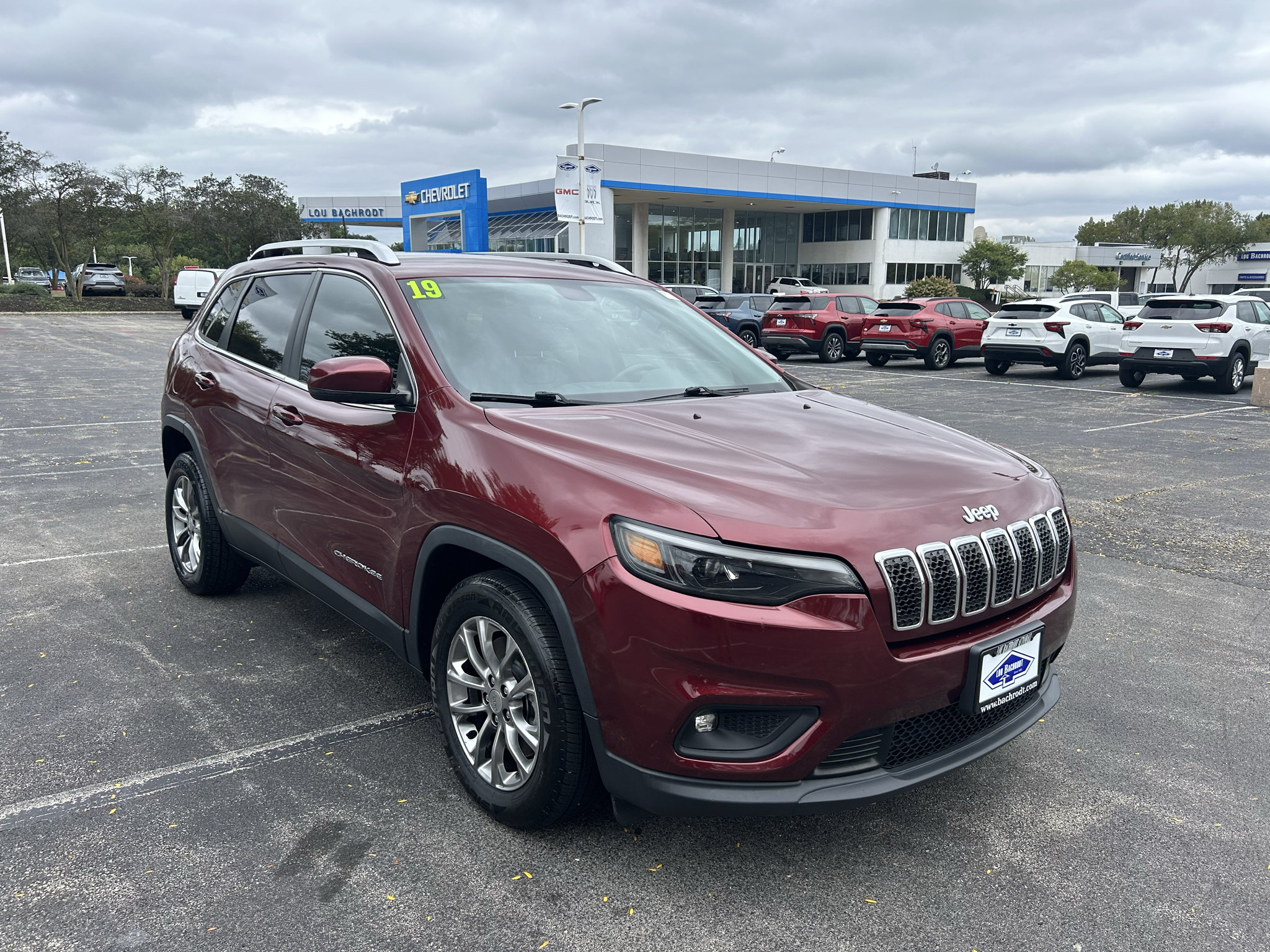 Used 2019 Jeep Cherokee Latitude Plus w/ Comfort/Convenience Group FWD image 1