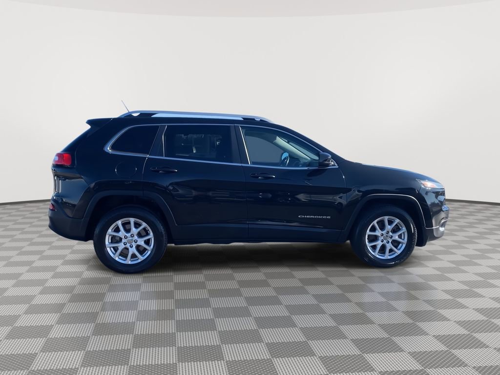 Used 2015 Jeep Cherokee Latitude w/ Cold Weather Group image 9
