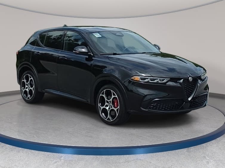 Used 2025 Alfa Romeo Tonale w/ Premium Package AWD/4WD image 3