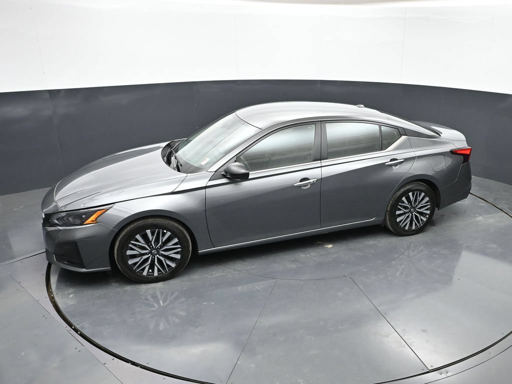 Used 2025 Nissan Altima 2.5 SV FWD image 31