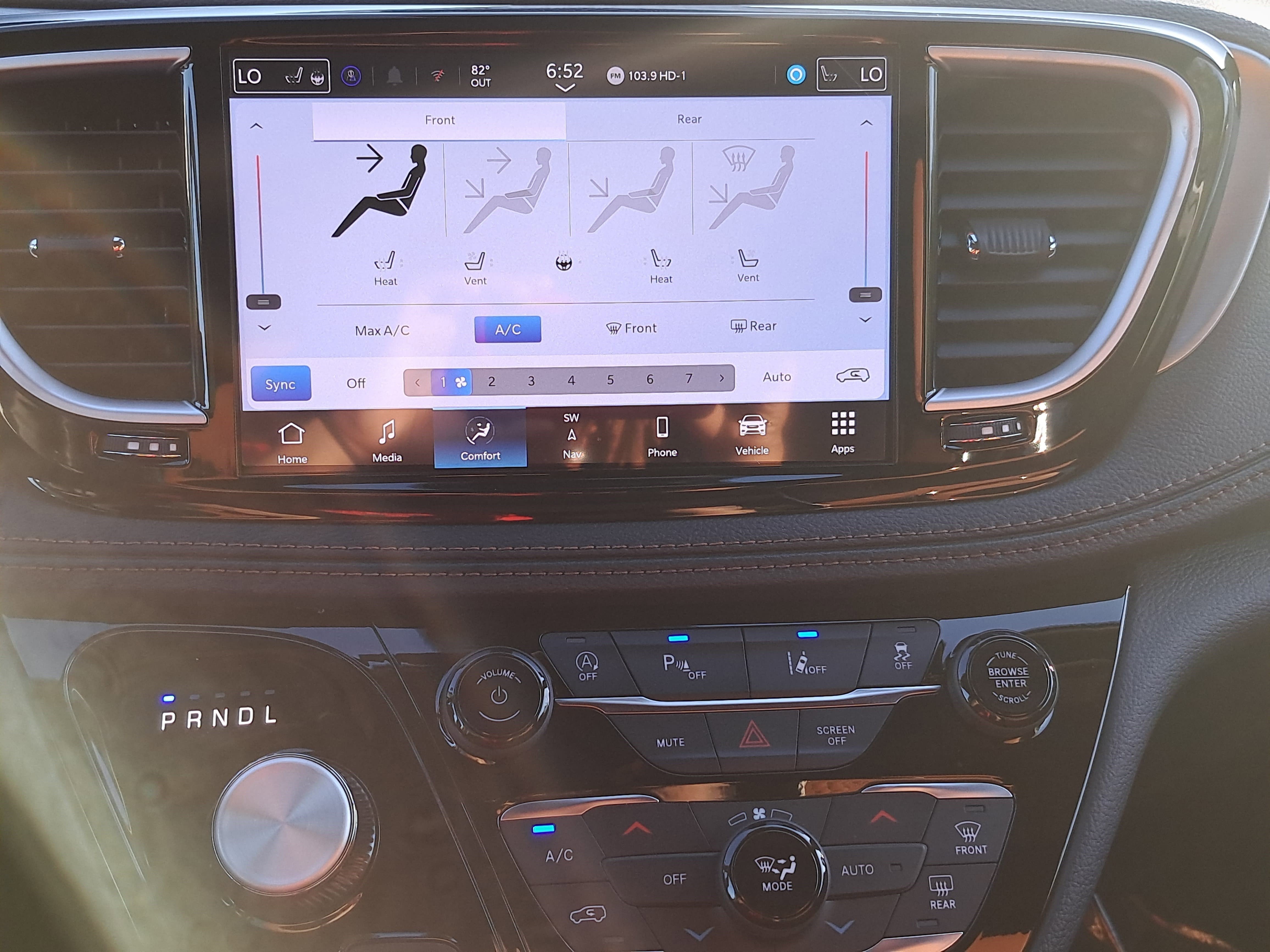 New 2026 Chrysler Pacifica Pinnacle image 25