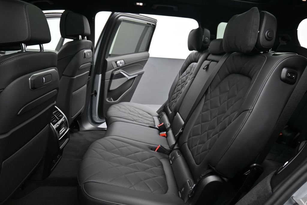 Used 2026 BMW X7 xDrive40i w/ M Sport Package AWD/4WD image 16