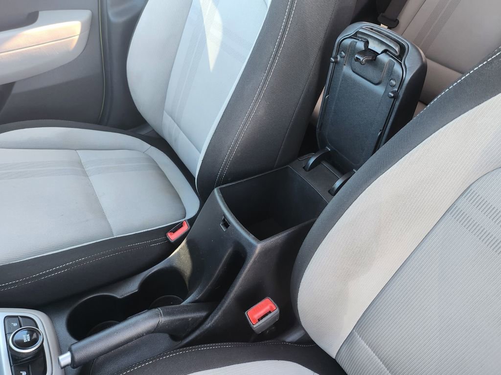 Certified 2021 Hyundai Venue SEL w/ Premium Package image 28