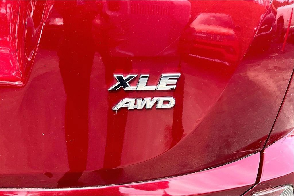 Used 2018 Toyota RAV4 XLE AWD/4WD image 22