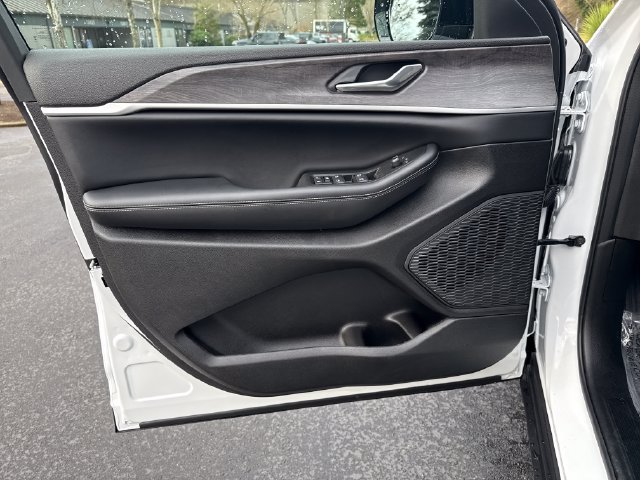 New 2026 Jeep Grand Cherokee Altitude AWD/4WD image 15