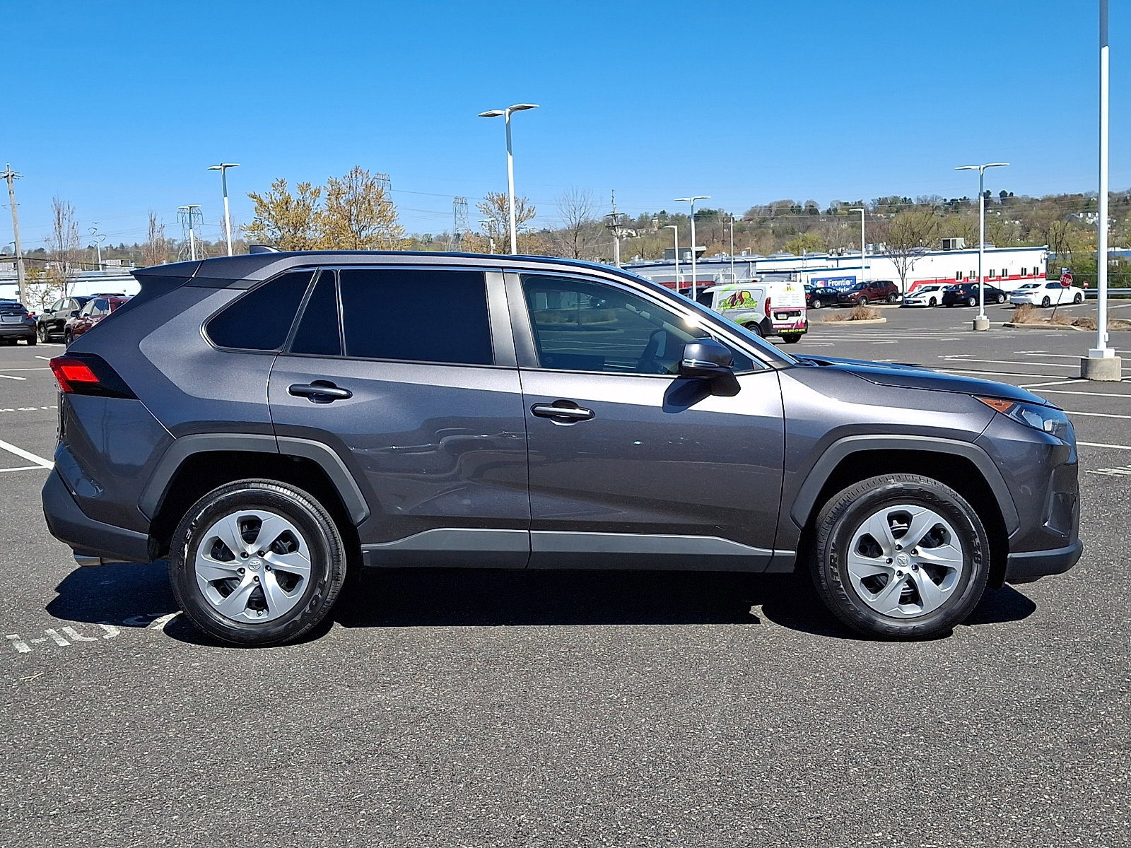 Used 2022 Toyota RAV4 LE image 7
