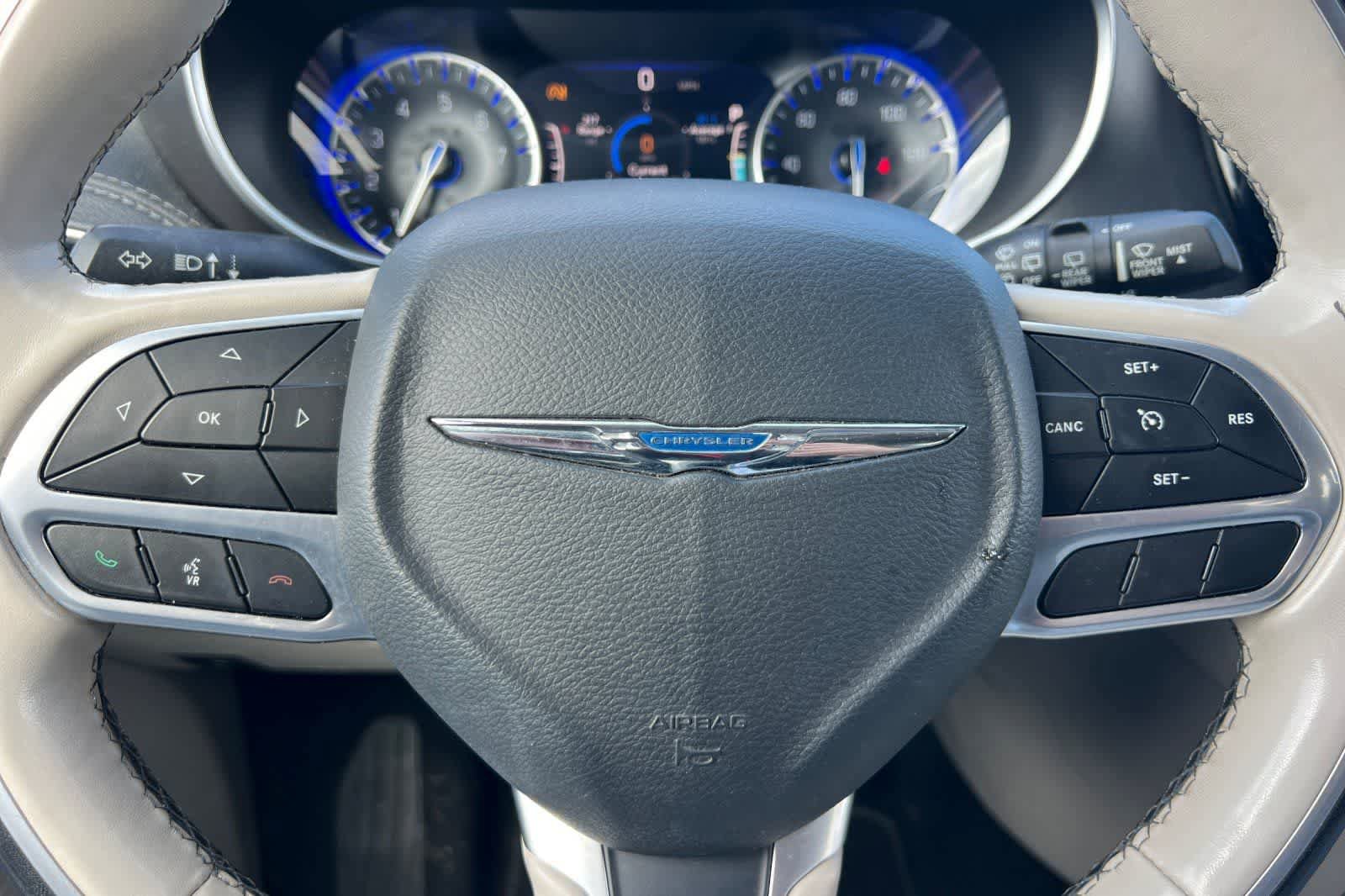 Used 2020 Chrysler Pacifica Limited FWD image 27