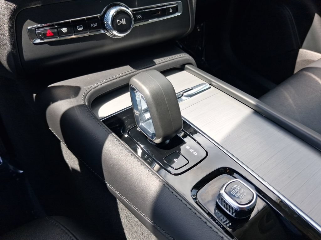 Certified 2025 Volvo XC90 B5 Core w/ Protection Package Premier AWD/4WD image 22