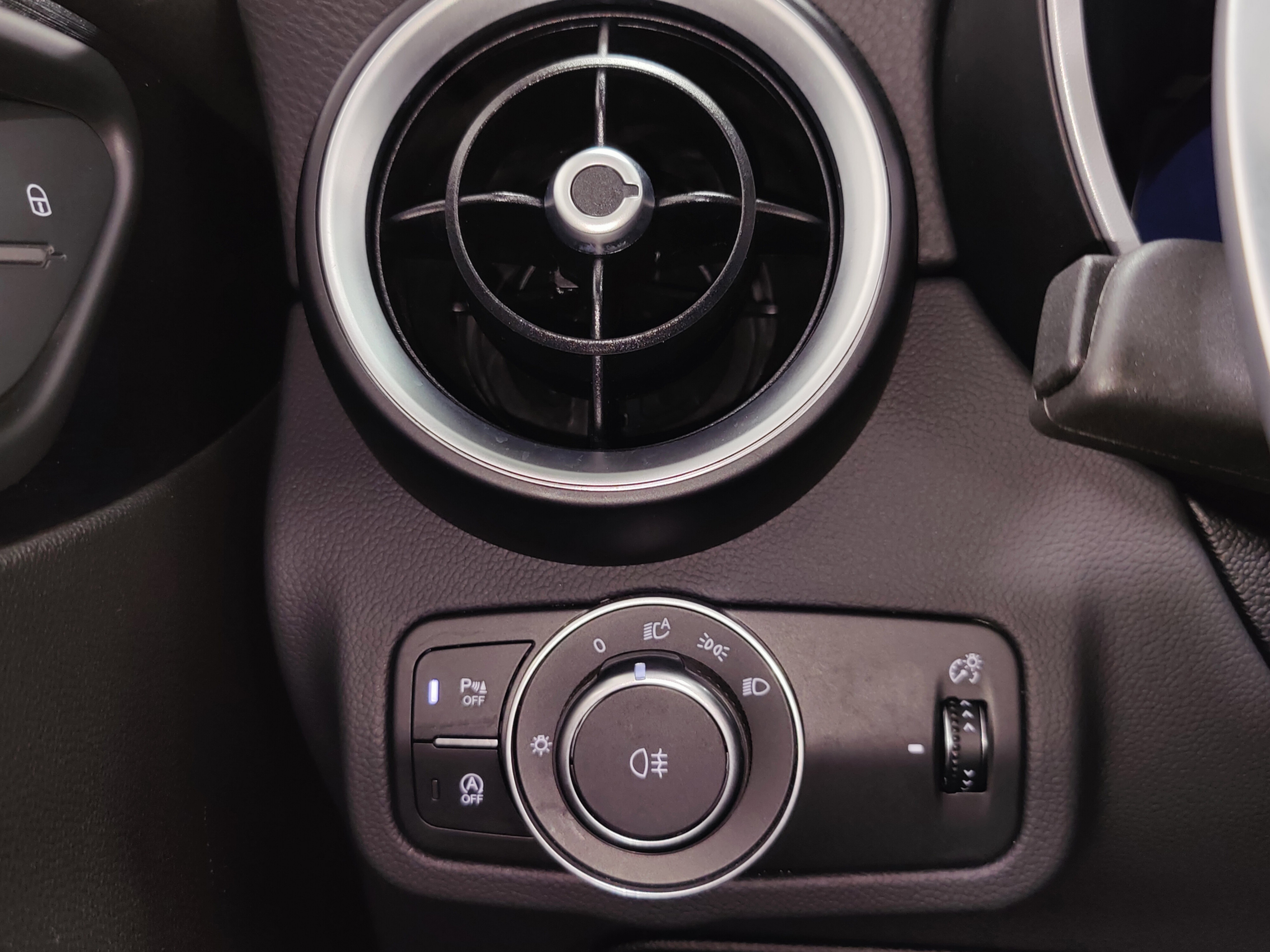 Used 2024 Alfa Romeo Stelvio Sprint image 30