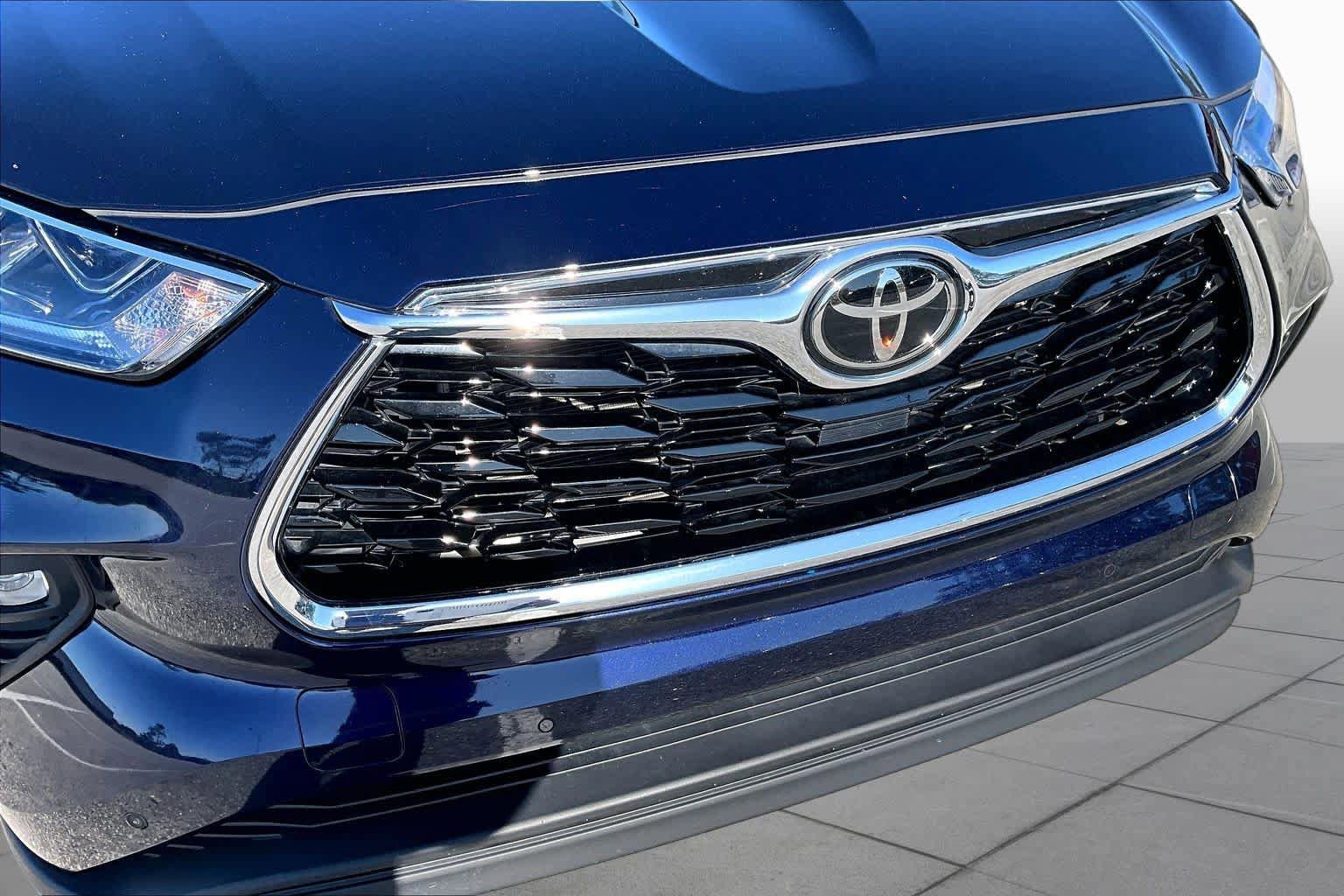Used 2023 Toyota Highlander Limited FWD image 46