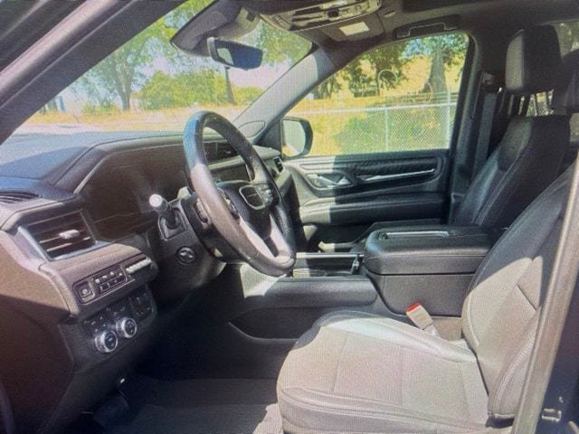 Used 2024 GMC Yukon XL Denali w/ Denali Reserve Package AWD/4WD image 6