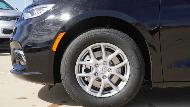 New 2026 Chrysler Pacifica Select FWD image 5