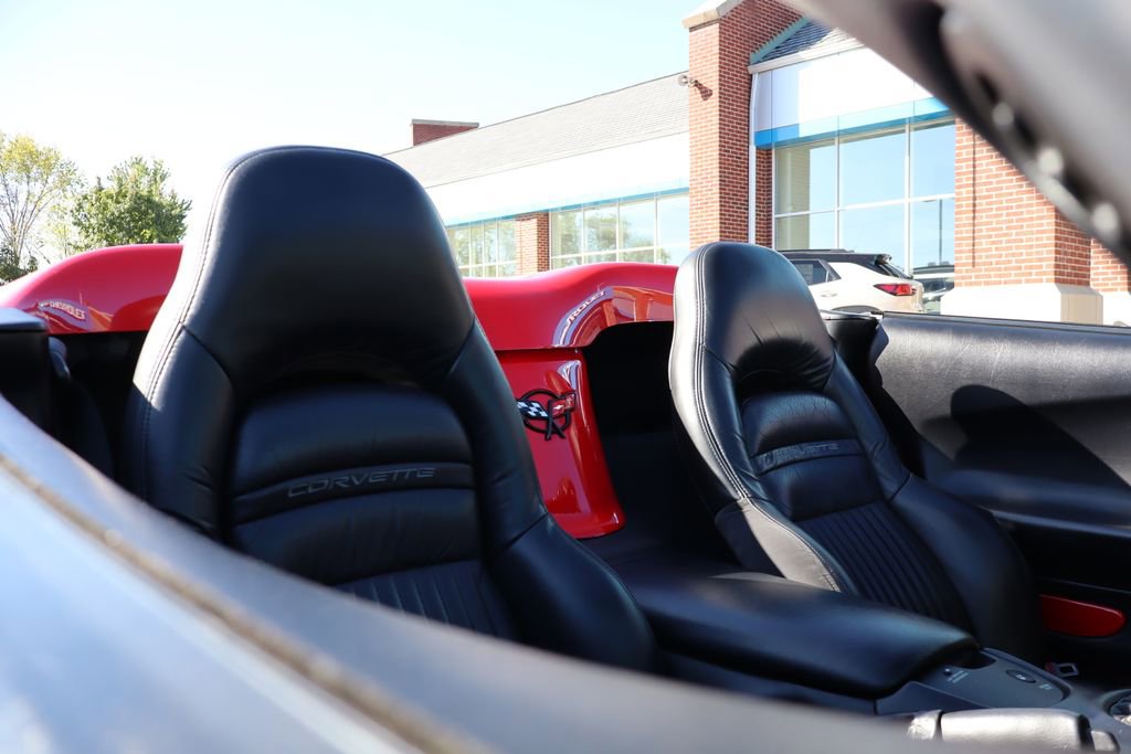Used 2000 Chevrolet Corvette Convertible image 2