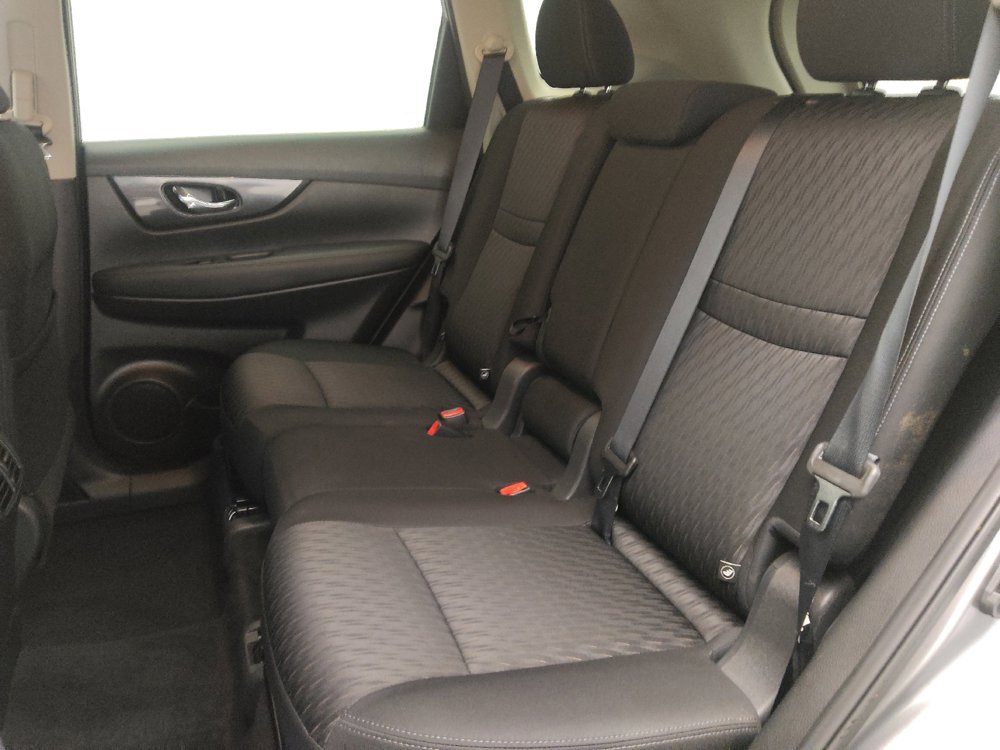 Used 2017 Nissan Rogue SV image 18