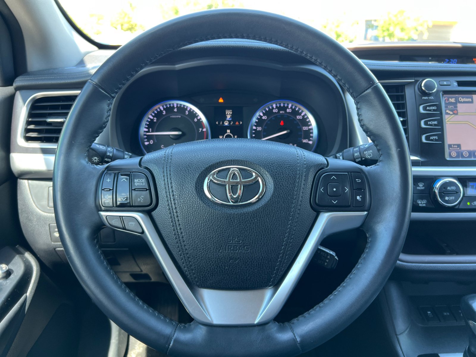 Used 2015 Toyota Highlander XLE AWD/4WD image 9