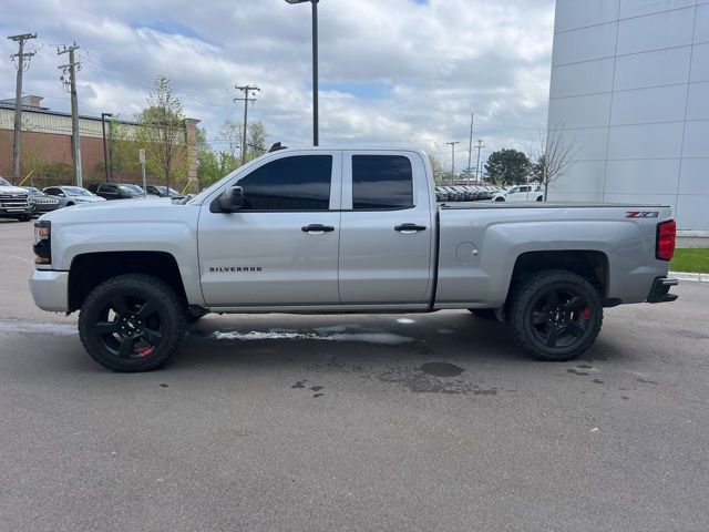 Used 2018 Chevrolet Silverado 1500 LT w/ Redline Edition AWD/4WD image 8