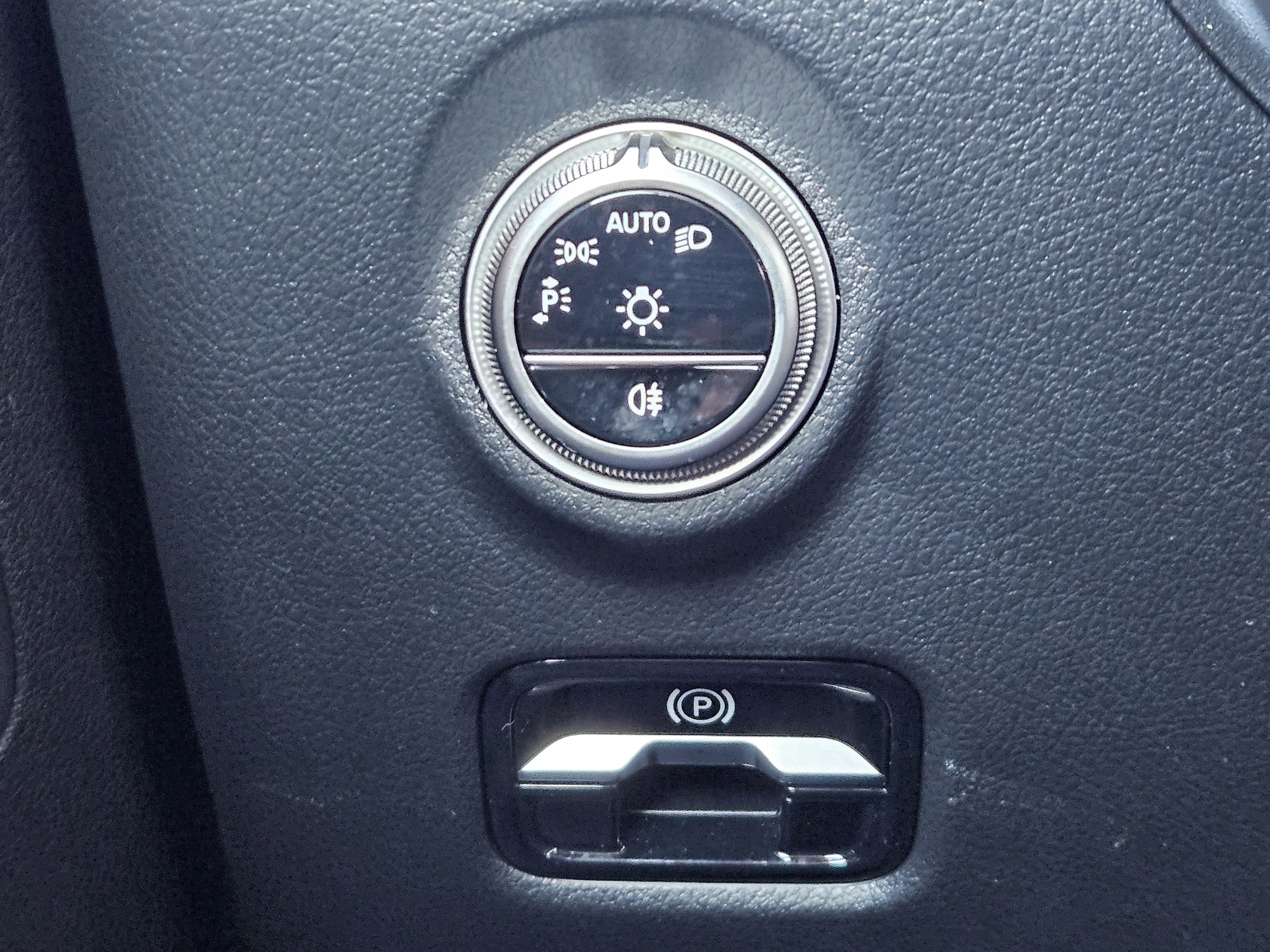 Certified 2025 Mercedes-Benz C 300 Sedan image 22