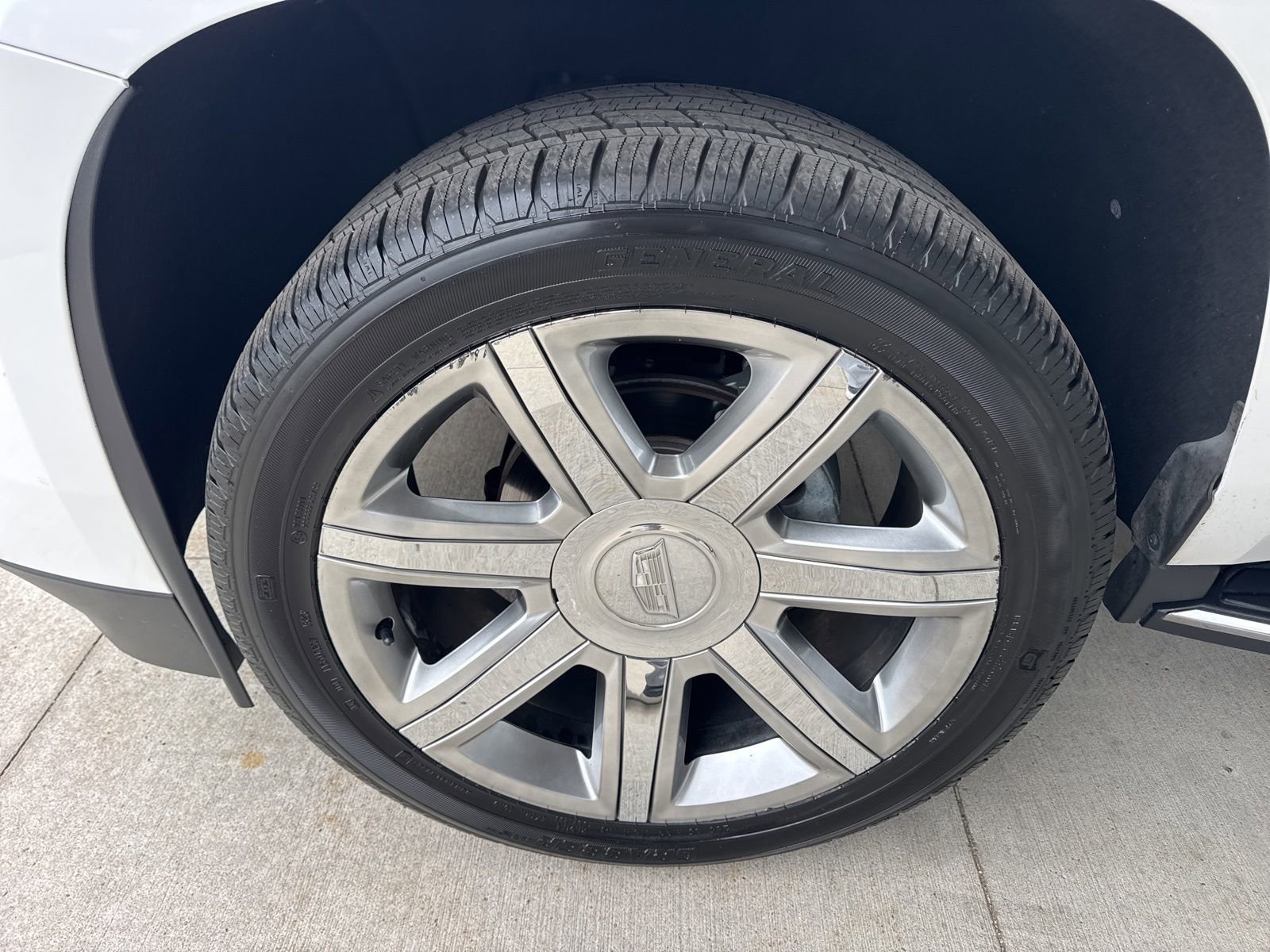 Used 2019 Cadillac Escalade Luxury AWD/4WD image 19