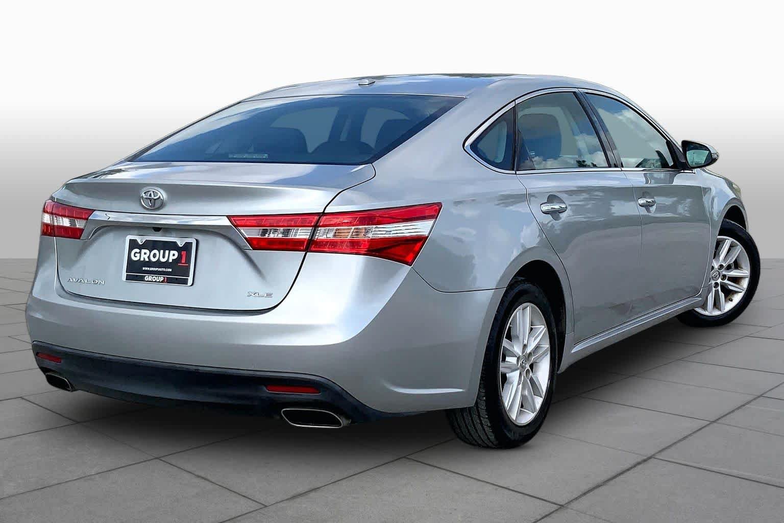 Used 2015 Toyota Avalon XLE FWD image 13
