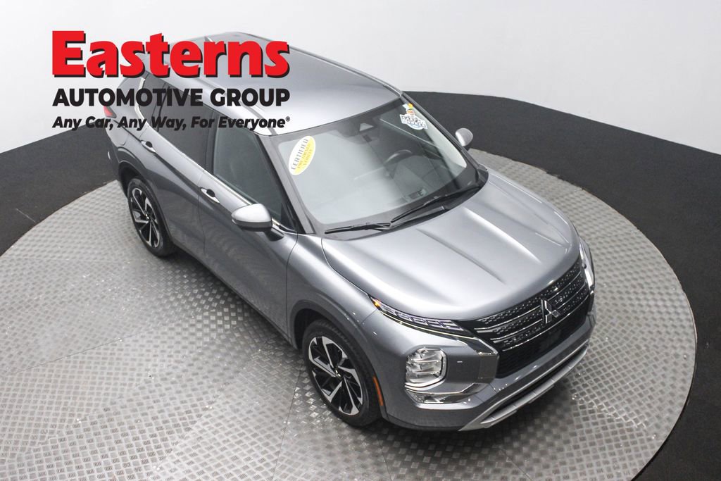 Used 2024 Mitsubishi Outlander SE image 3