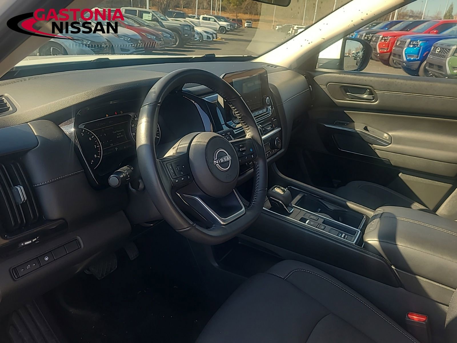 Used 2024 Nissan Pathfinder SV image 34