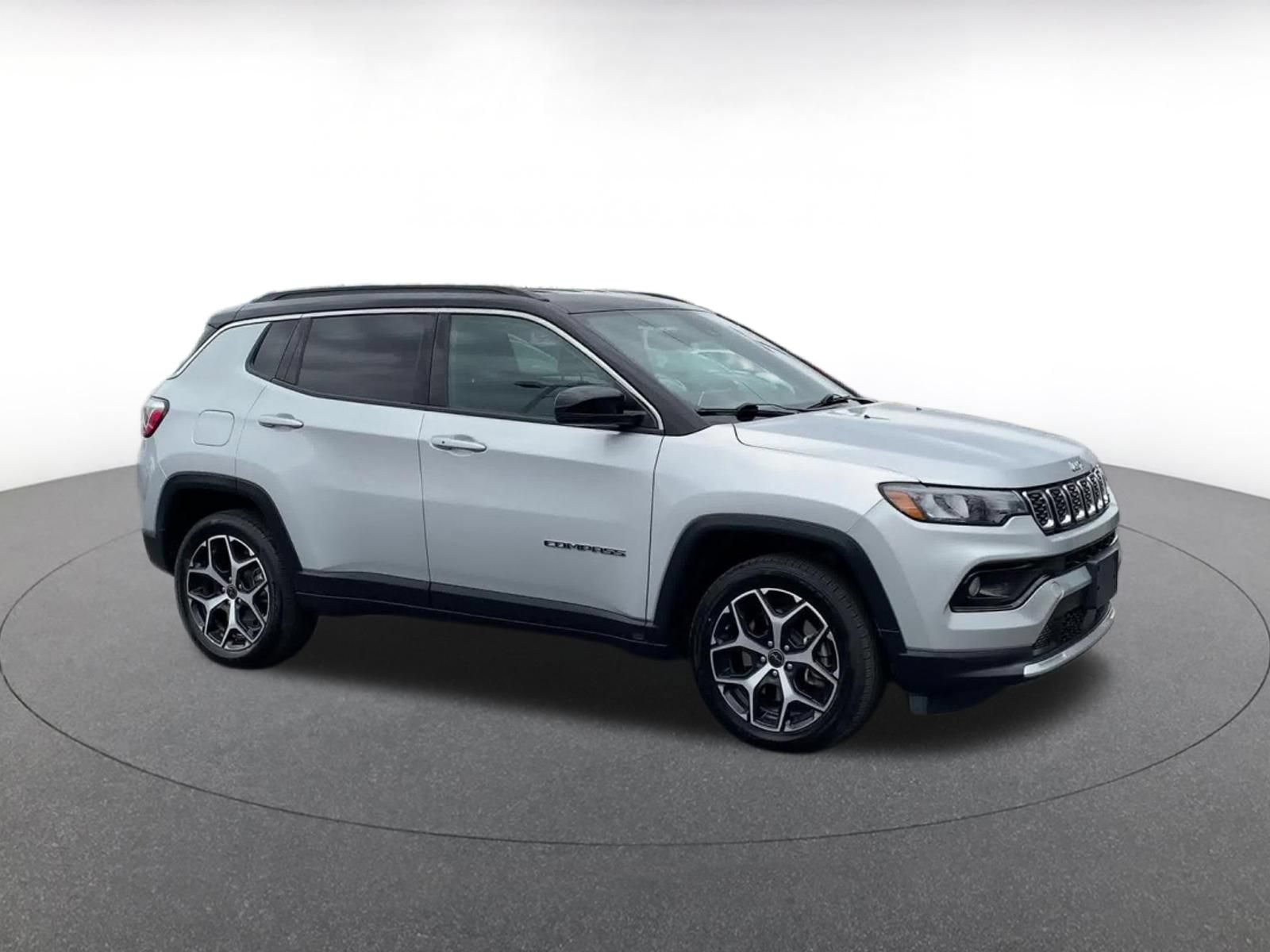 Used 2025 Jeep Compass Limited AWD/4WD image 2