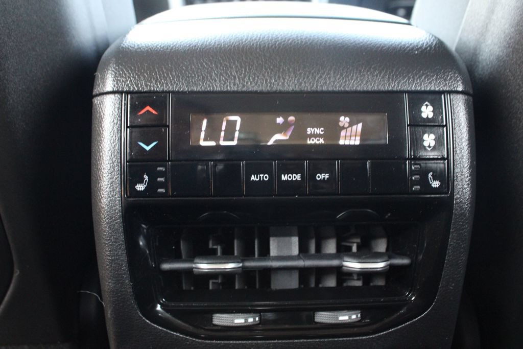 Used 2022 Jeep Grand Cherokee L Limited AWD/4WD image 28