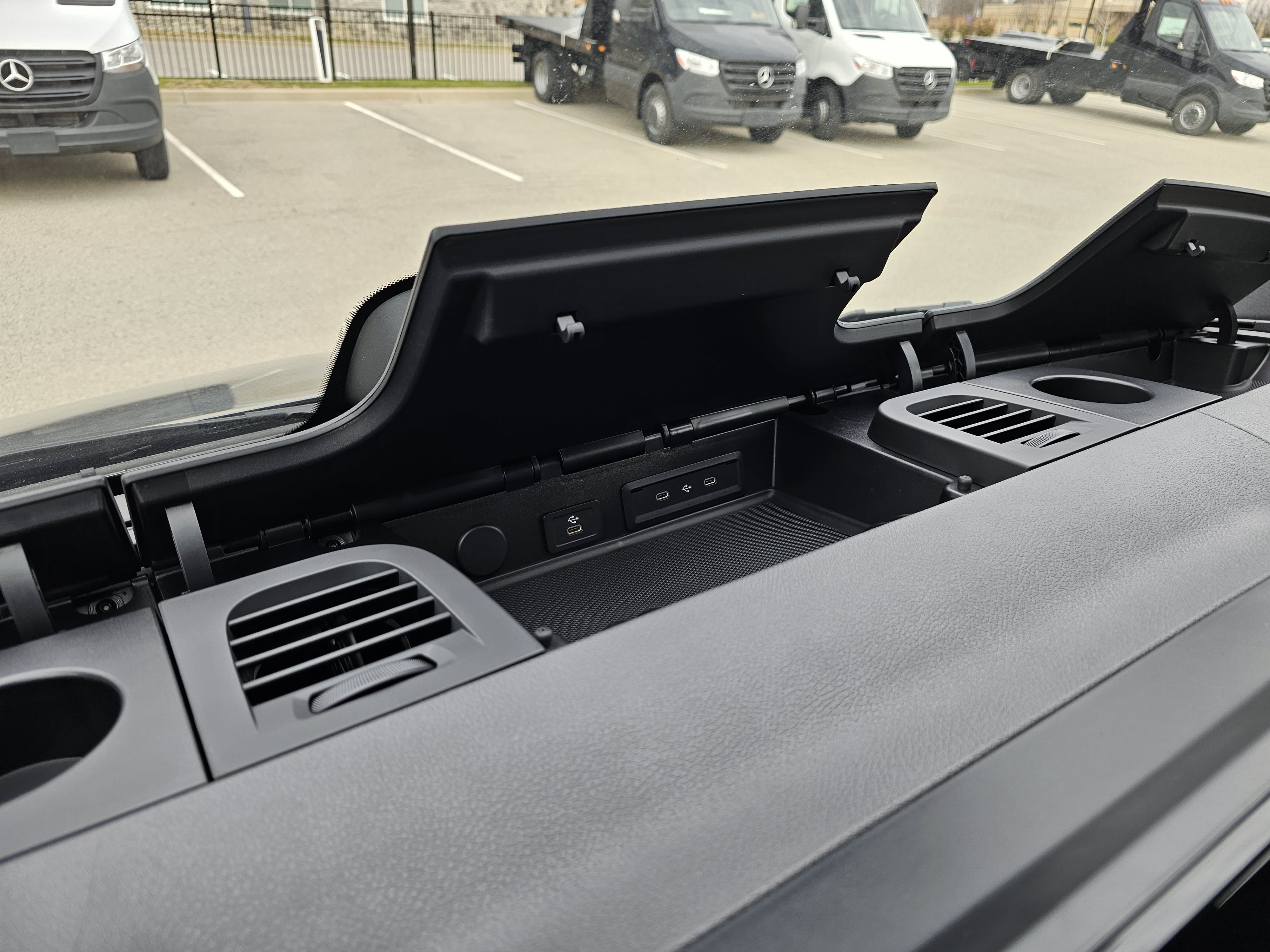 New 2025 Mercedes-Benz Sprinter 2500 image 36