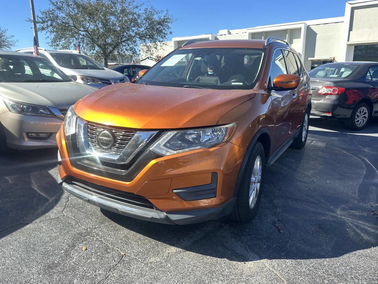 Used 2020 Nissan Rogue SV FWD image 3