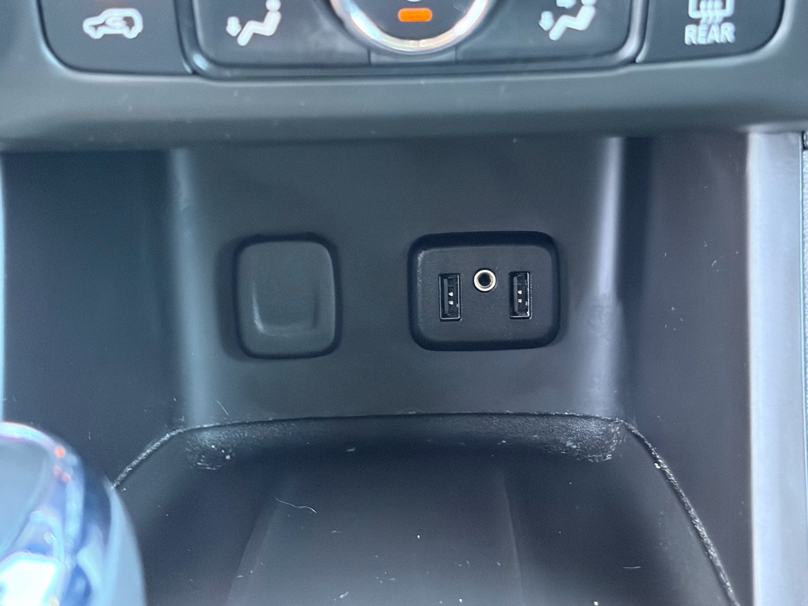 Used 2018 GMC Acadia SLE FWD image 23