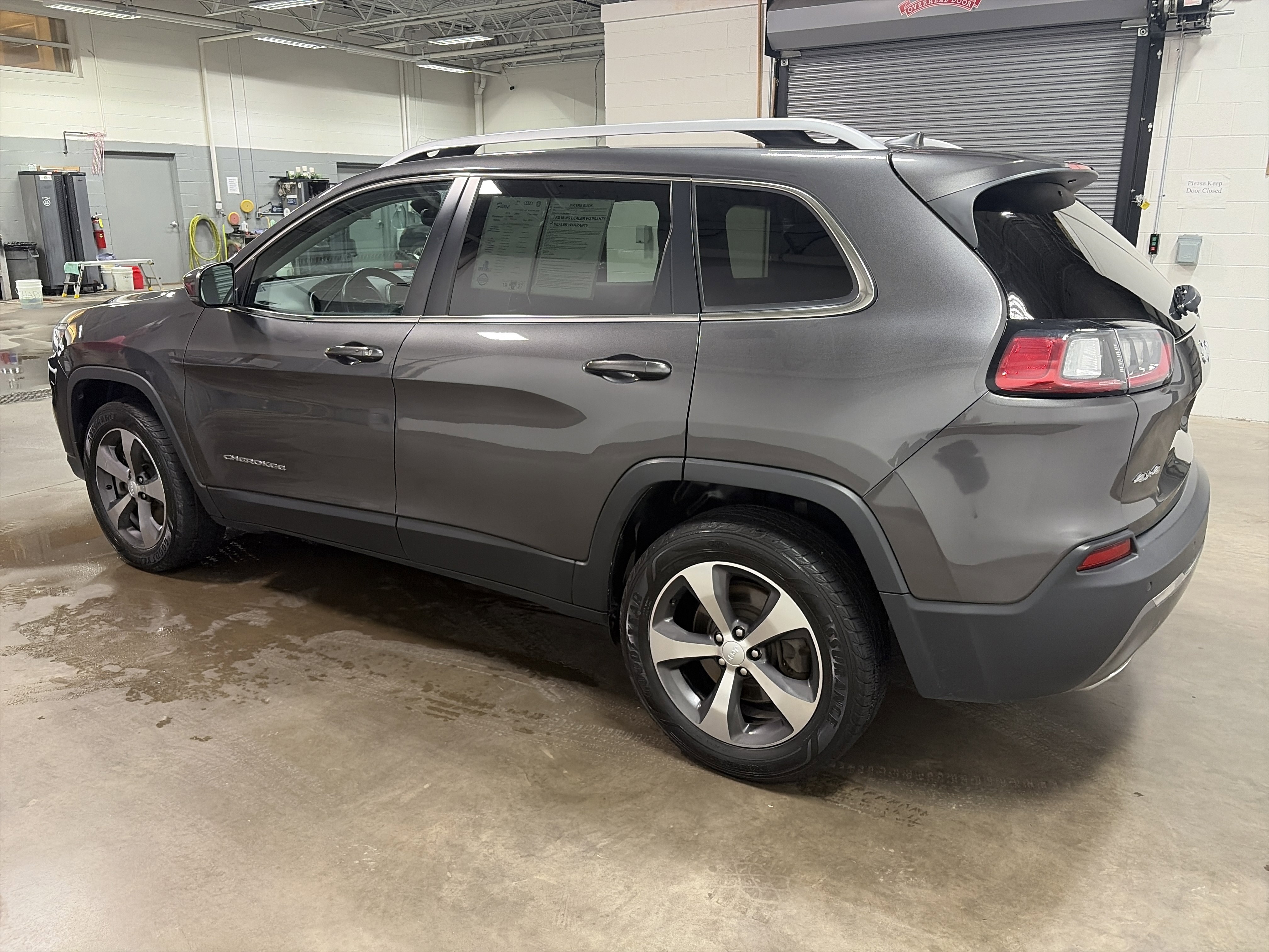 Used 2019 Jeep Cherokee Limited AWD/4WD image 5