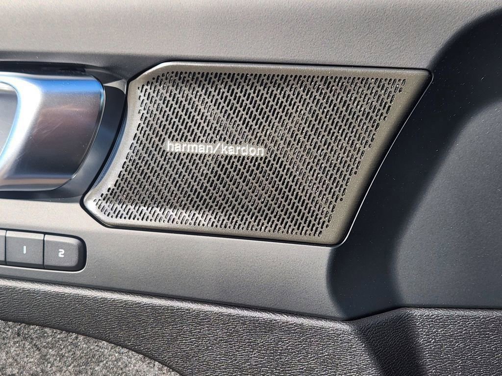 New 2026 Volvo XC40 B5 Ultra w/ Climate Package image 5