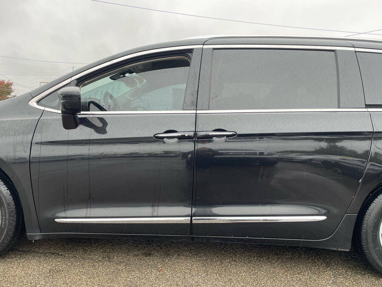 Used 2019 Chrysler Pacifica Touring-L FWD image 8