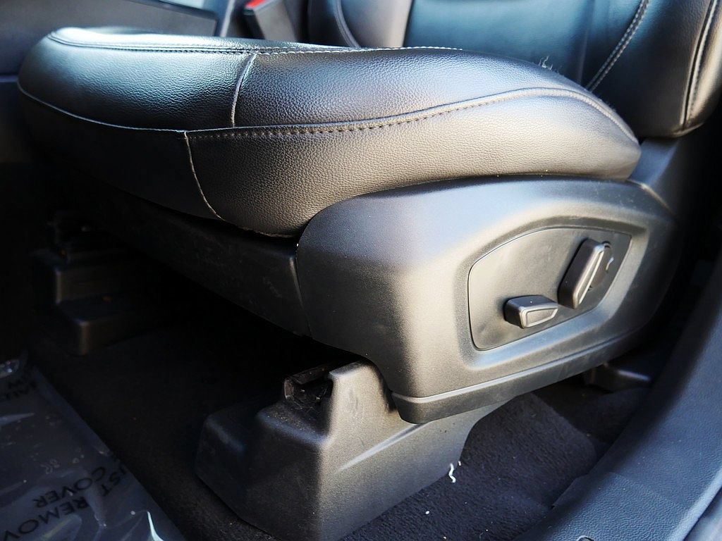 Used 2020 Ford Explorer XLT w/ Equipment Group 202A AWD/4WD image 13