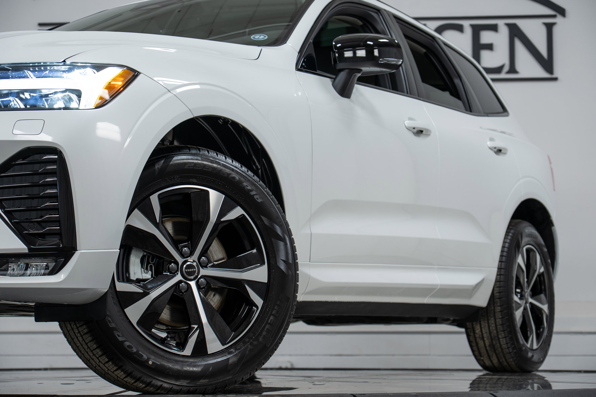 New 2026 Volvo XC60 B5 Core w/ Climate Package image 27