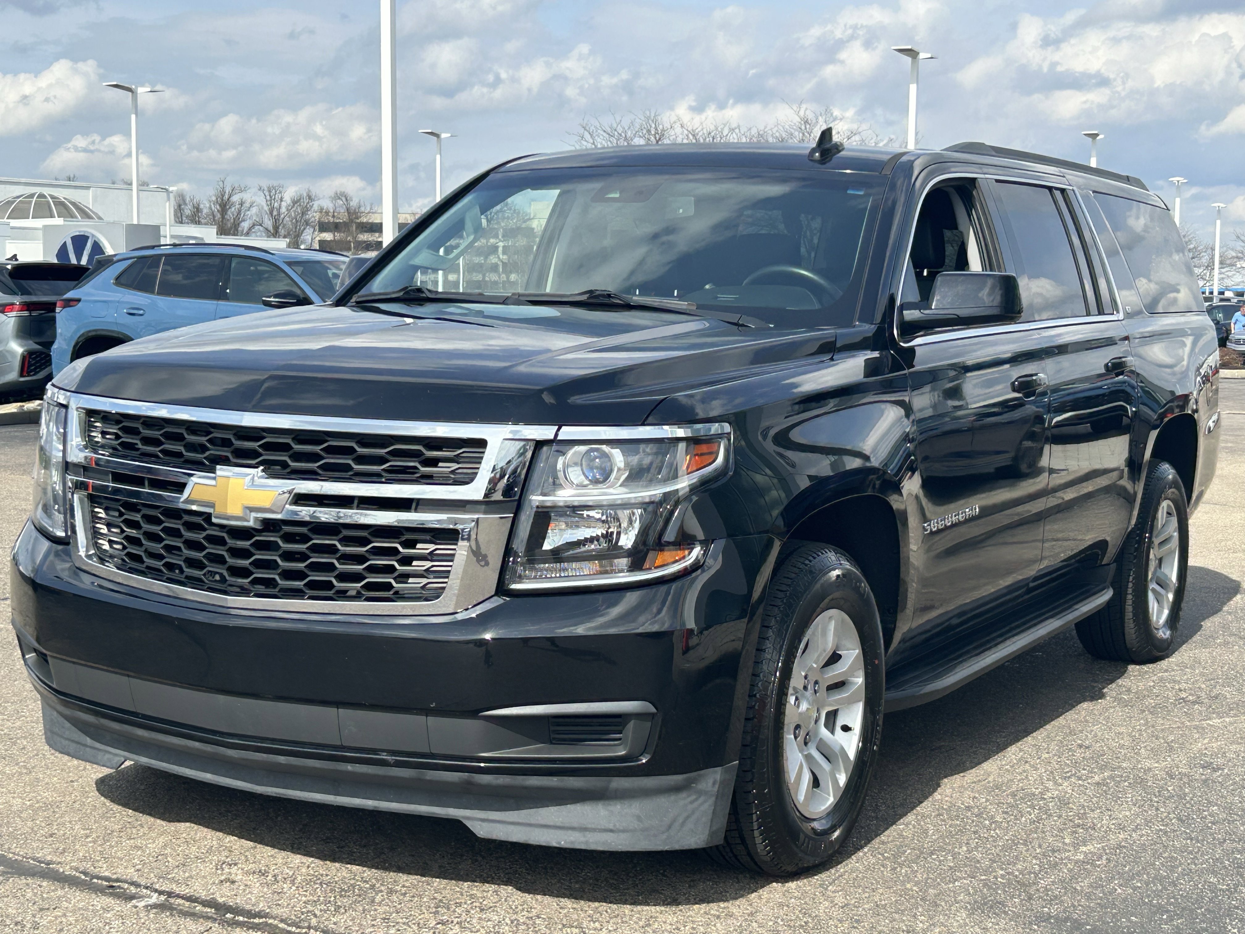 Used 2017 Chevrolet Suburban LT image 3