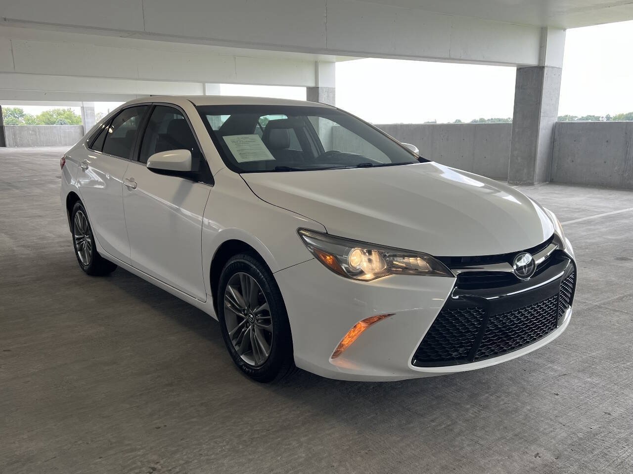 Used 2017 Toyota Camry SE FWD image 10
